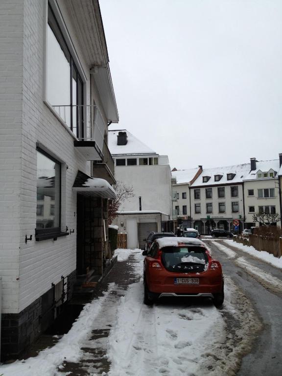 Guesthouse Au Coin De La Rue マルメディ エクステリア 写真